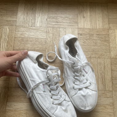 Victoria Sneakers