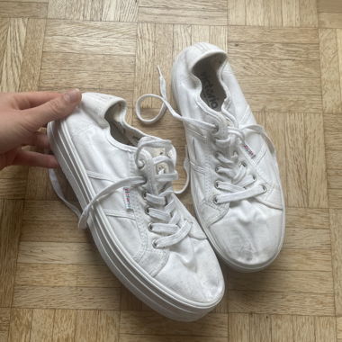 Victoria Sneakers