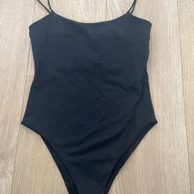 Body nero con spalline sottili