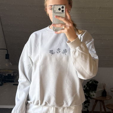 Hellgrauer bestickter Sweatshirt