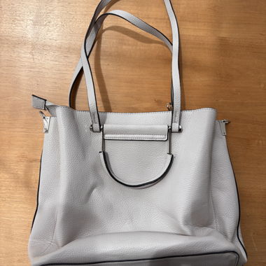 Graue Handtasche 