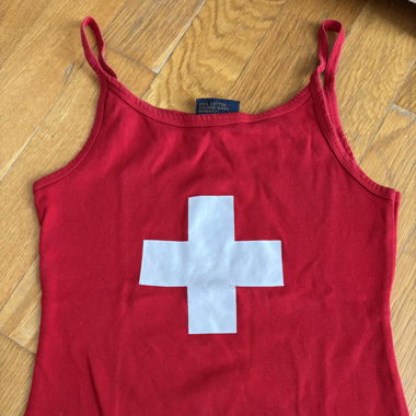 Débardeur rouge avec le drapeau suisse