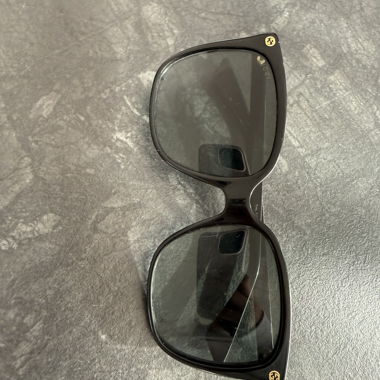 Black rectangular Gucci sunglasses