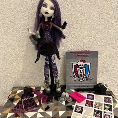 Monster High – Spectra Vondergeist & 1 Fashion-Pack