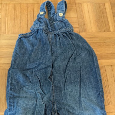 Latzhose und Jäckchen