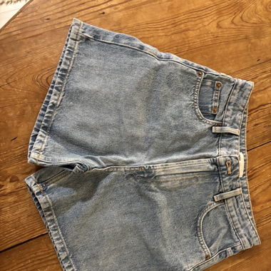 Short jeans