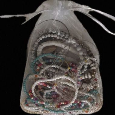 Überraschungstäschchen mit 12 Schmuckstücken