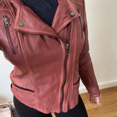 Giacca in pelle rossa