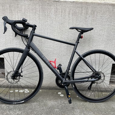 Triban RC500, chaîne huilée, pédales hybrides