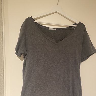 Graues Basicshirt