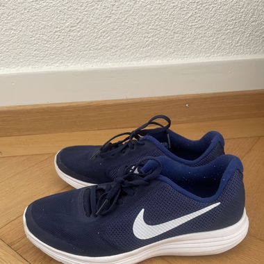 Nike Revolution 3