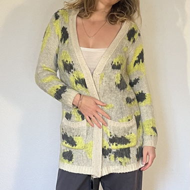 lange Kuscheljacke in beig-neongelbem Leo Muster 