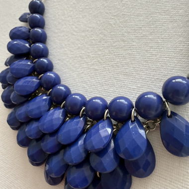 Jolie chaîne bleue