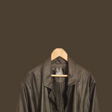 Schwarze Jacke Lederoptik