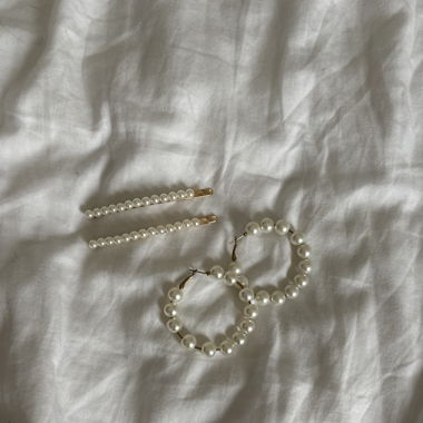 Earrings and hair clips 