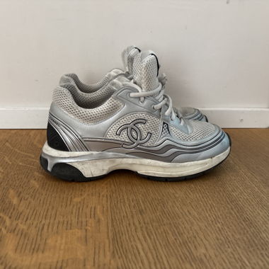 Sneakers Chanel argento