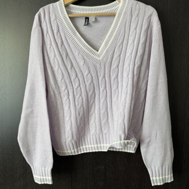 Cute H&M V-Neck Sweater