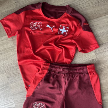 Puma Fussballset Gr. 140 Schweizer Nati