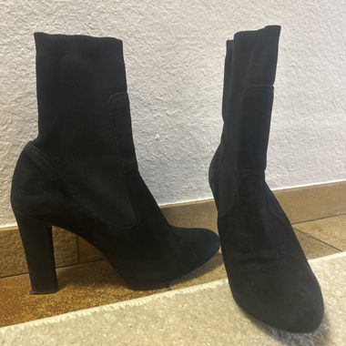 Schwarze Stiefeletten mit Absatz