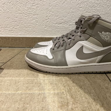 Air Jordan 1 Mid Linen