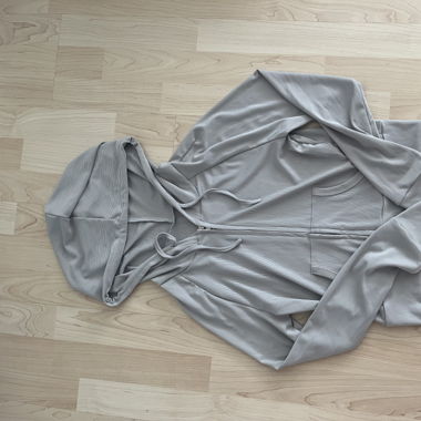 hübsche, leichte Sweatshirtjacke, nie getragen