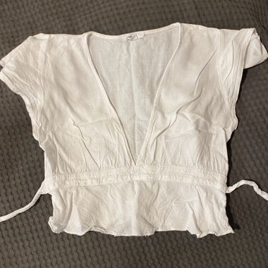 Crop top bianco con scollatura a V