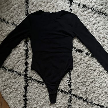 Zara schwarzer Body