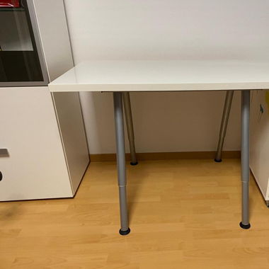 Schreibtisch 
