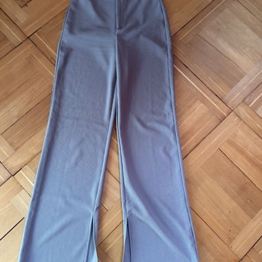 Pantaloni in tessuto Stradivarius con spacchi, taglia 36