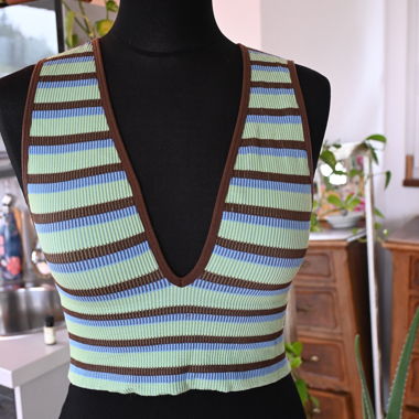 Farbiges Top