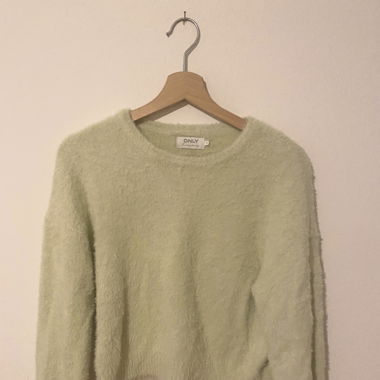 Pastellgrüner kuscheliger Pullover 