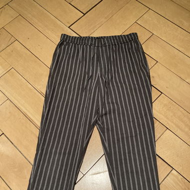 Gestreifte Chino-Hose