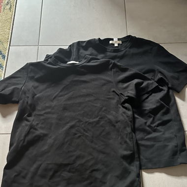 2 black T-shirts