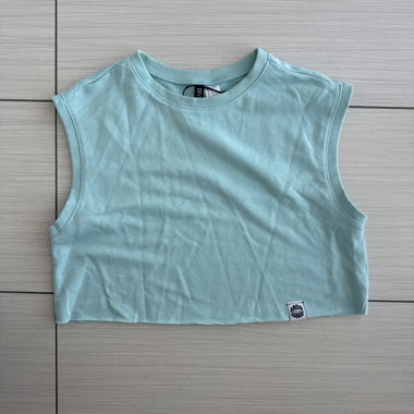 Top corto azzurro chiaro