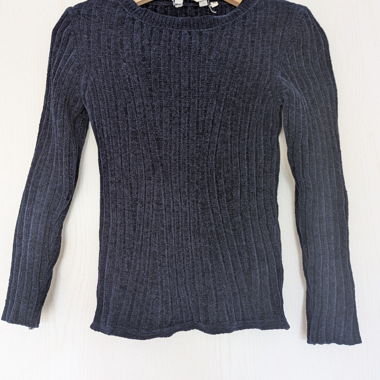 Fine ribbed grey long-sleeve sweater