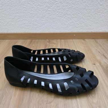 Schwarze Cut-Out Ballerinas