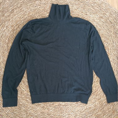 Maglione COS nero in lana con collo alto