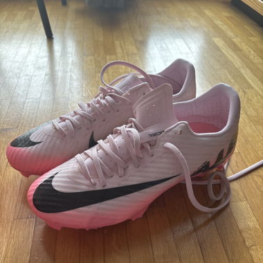 Football shoes
