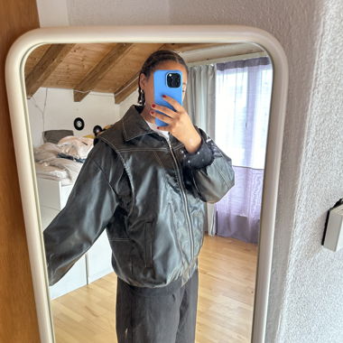 Schwarze Lederjacke (kein echtes Leder) 