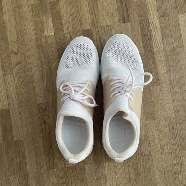 Sneakers rosa, come nuove