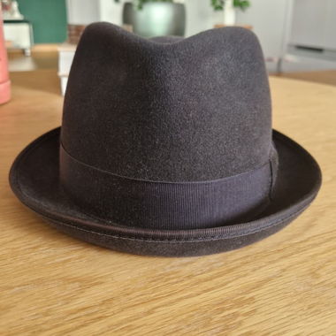 Cappello in feltro Risa con fascia