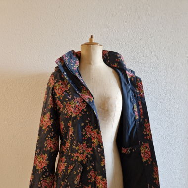 Regenjacke Blumenmuster