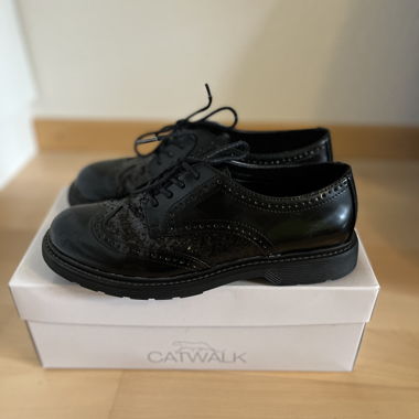 Schwarze Catwalk Schnürschuhe mit Glitzer