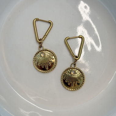 Goldene Ohrringe