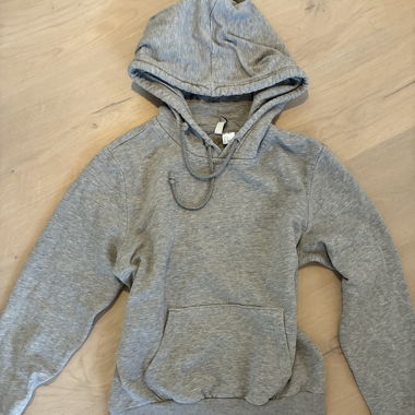 grauer hoodie