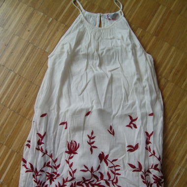 NEU Hängerkleidchen mit roter Stickerei, XS