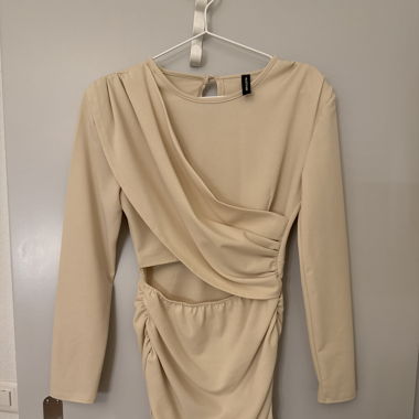 Kleid mit Cutout