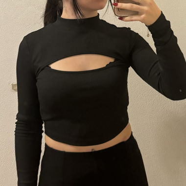 Pullover mit speziellem Ausschnitt