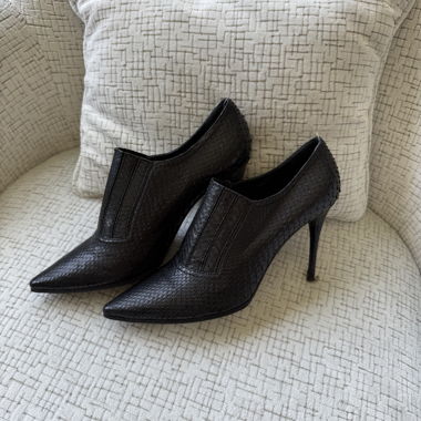 Valentino Garavani black pumps 38.5