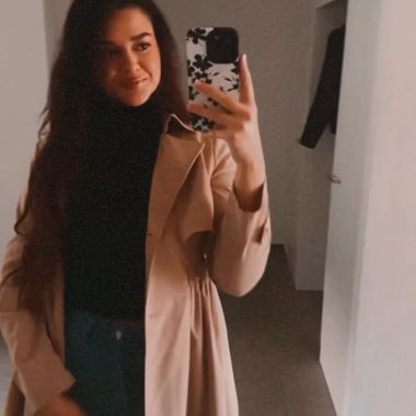 Leichter beiger Trenchcoat